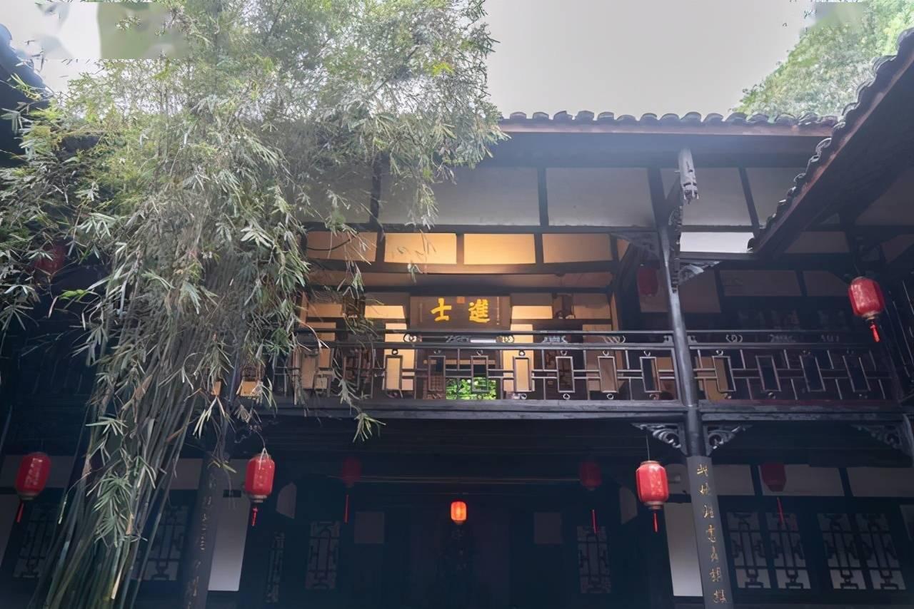 了解夏季穿半身裙时该怎么搭配上衣?穿什么颜色的最好?,加入知识星球平台